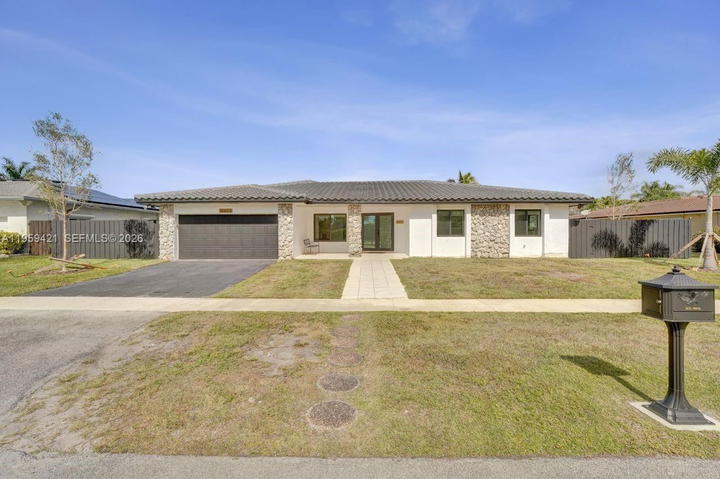 Real estate property located at 16653 Golfview Dr, Broward, Bonaventure Lakes 3rd Add, Weston, FL