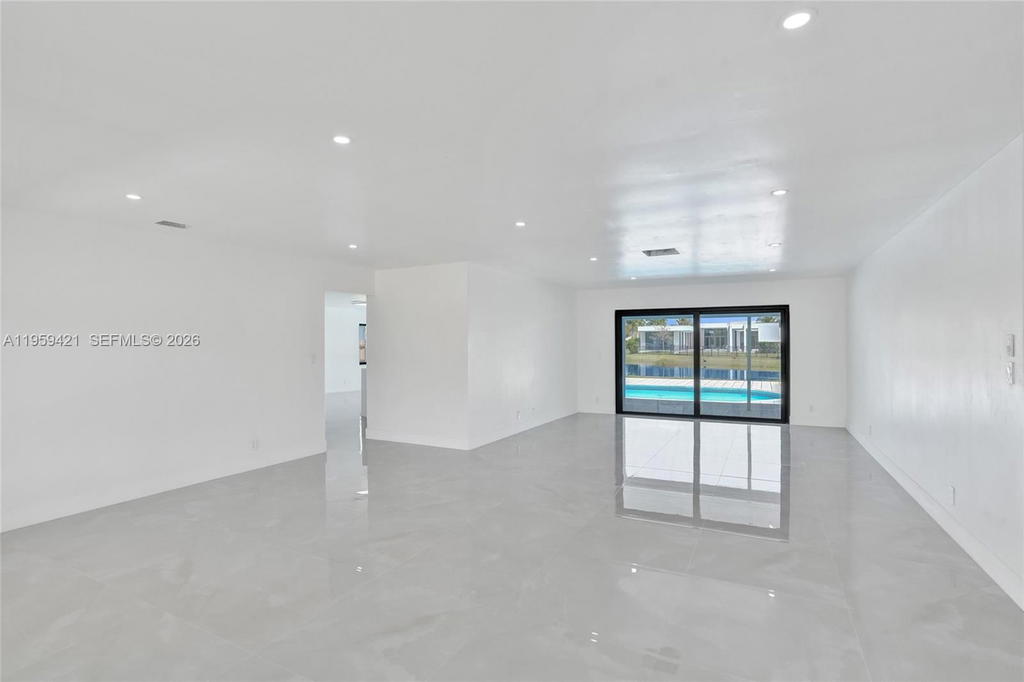 Real estate property located at 16653 Golfview Dr, Broward, Bonaventure Lakes 3rd Add, Weston, FL