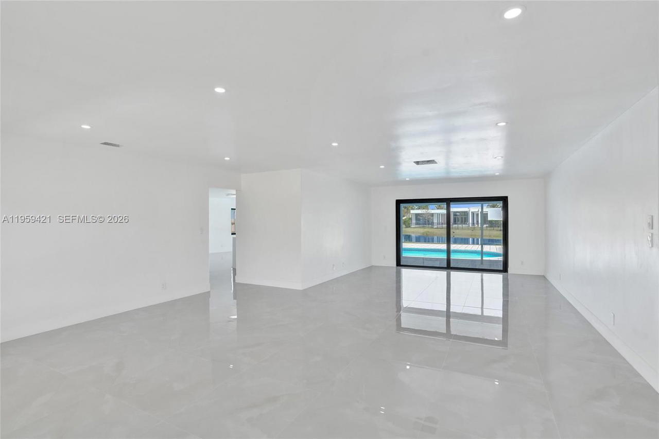 Real estate property located at 16653 Golfview Dr, Broward, Bonaventure Lakes 3rd Add, Weston, FL