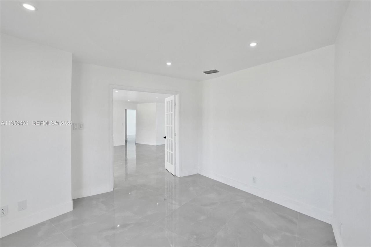 Real estate property located at 16653 Golfview Dr, Broward, Bonaventure Lakes 3rd Add, Weston, FL
