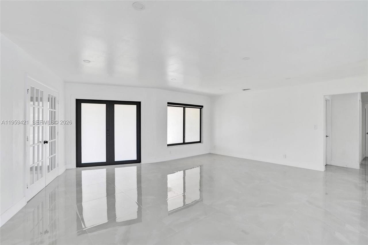 Real estate property located at 16653 Golfview Dr, Broward, Bonaventure Lakes 3rd Add, Weston, FL