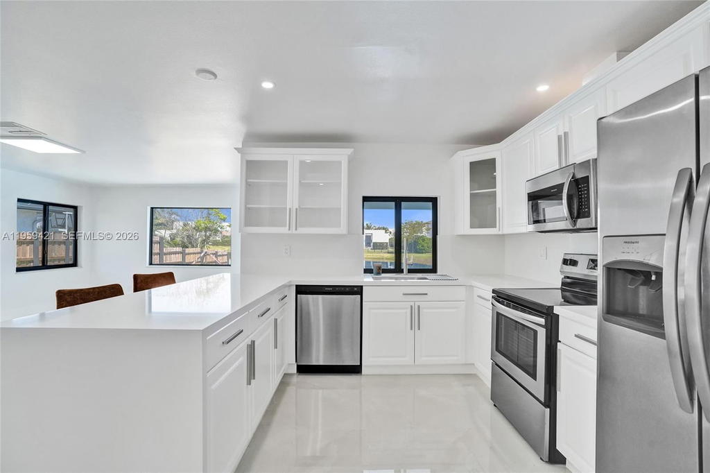 Real estate property located at 16653 Golfview Dr, Broward, Bonaventure Lakes 3rd Add, Weston, FL