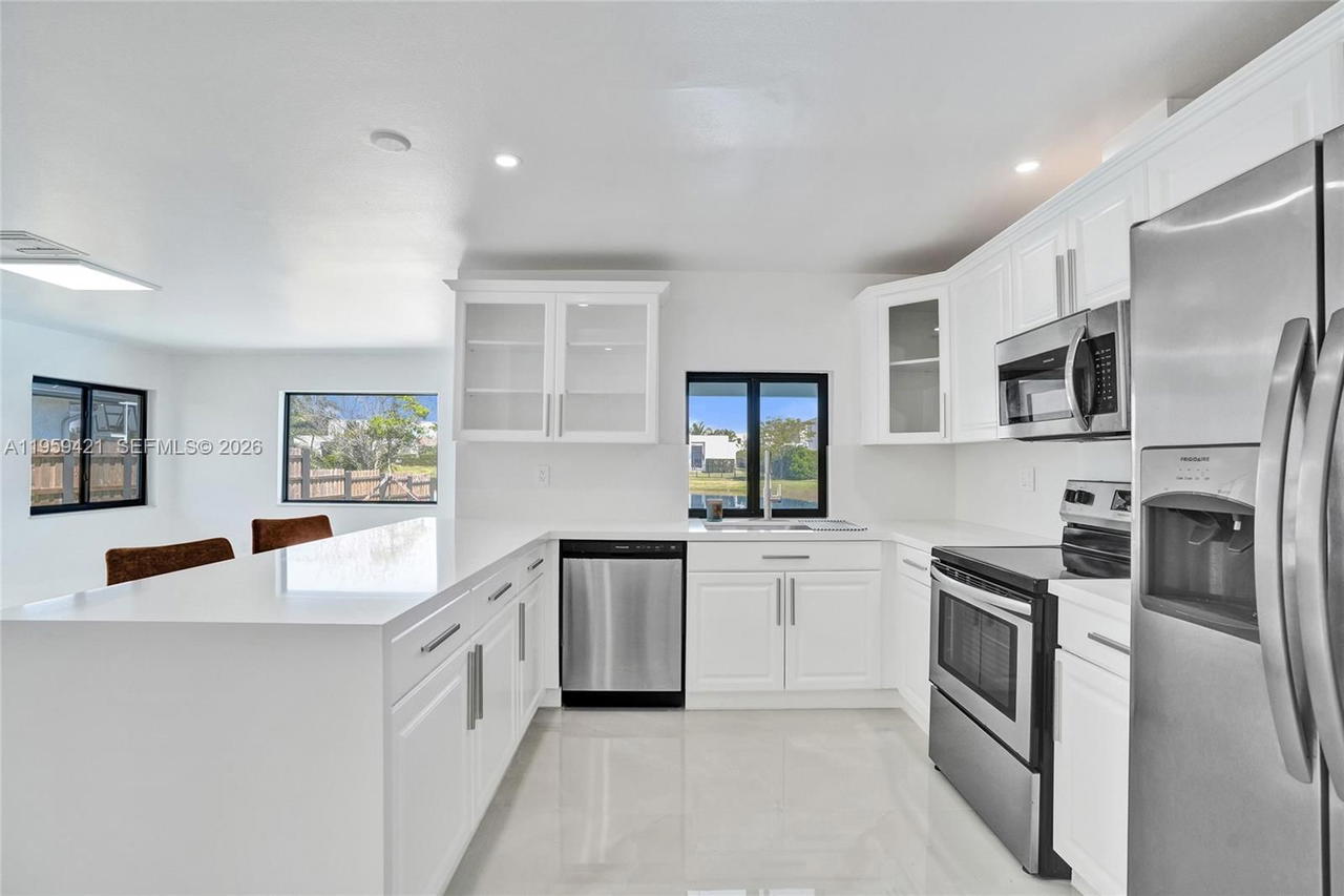 Real estate property located at 16653 Golfview Dr, Broward, Bonaventure Lakes 3rd Add, Weston, FL