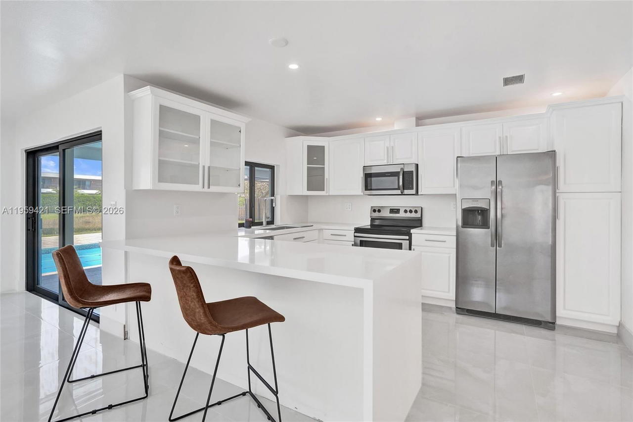 Real estate property located at 16653 Golfview Dr, Broward, Bonaventure Lakes 3rd Add, Weston, FL