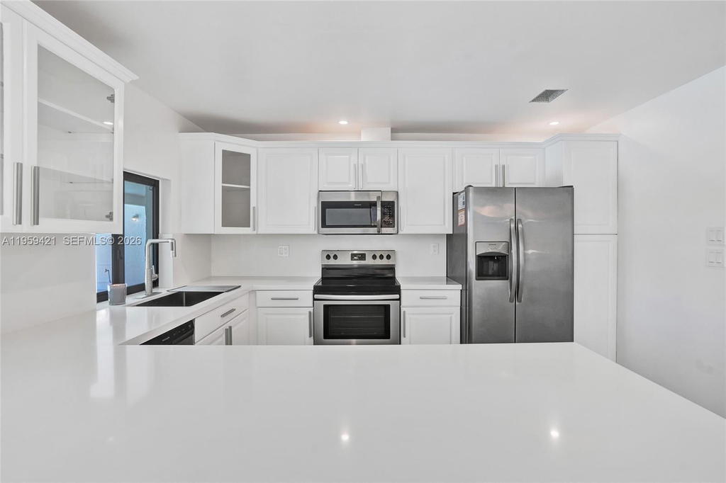 Real estate property located at 16653 Golfview Dr, Broward, Bonaventure Lakes 3rd Add, Weston, FL