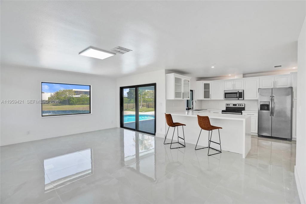 Real estate property located at 16653 Golfview Dr, Broward, Bonaventure Lakes 3rd Add, Weston, FL