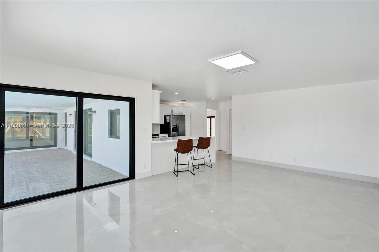 Real estate property located at 16653 Golfview Dr, Broward, Bonaventure Lakes 3rd Add, Weston, FL