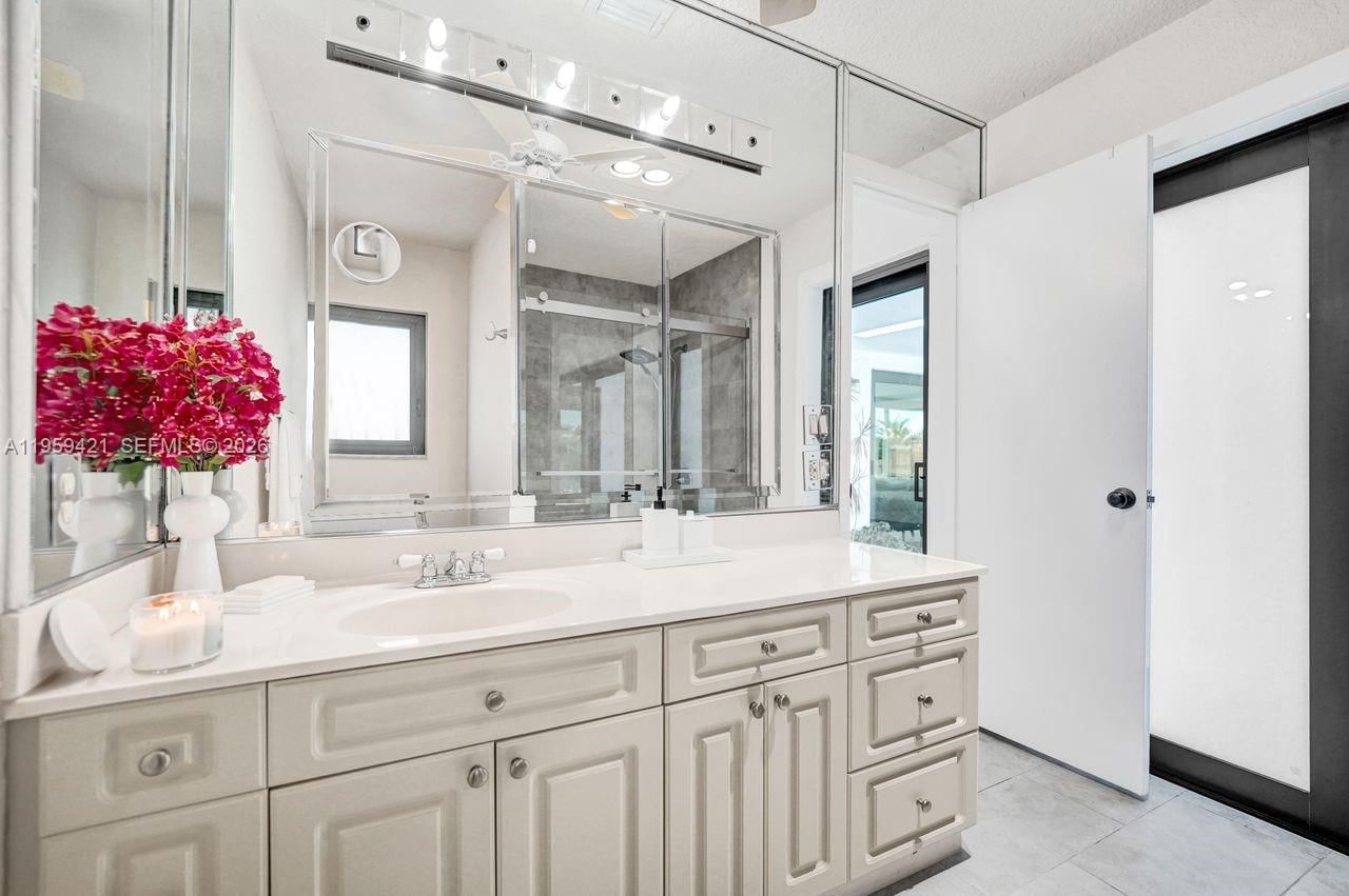 Real estate property located at 16653 Golfview Dr, Broward, Bonaventure Lakes 3rd Add, Weston, FL