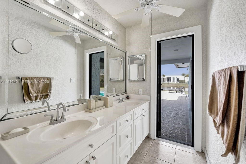 Real estate property located at 16653 Golfview Dr, Broward, Bonaventure Lakes 3rd Add, Weston, FL
