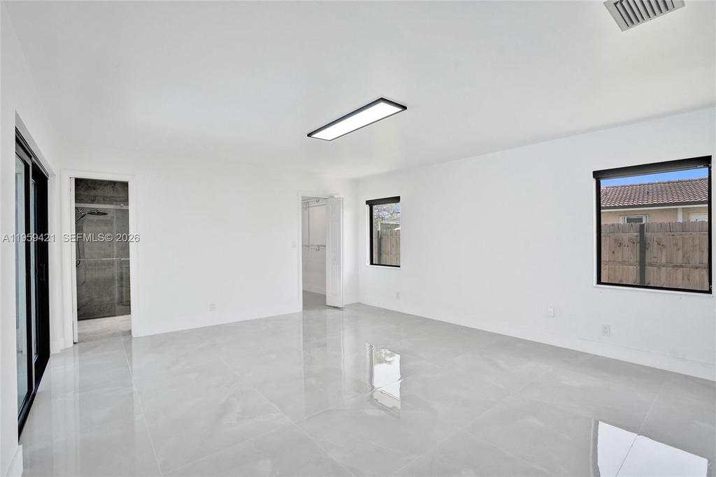 Real estate property located at 16653 Golfview Dr, Broward, Bonaventure Lakes 3rd Add, Weston, FL