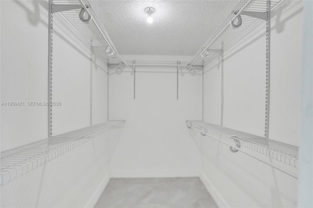Real estate property located at 16653 Golfview Dr, Broward, Bonaventure Lakes 3rd Add, Weston, FL