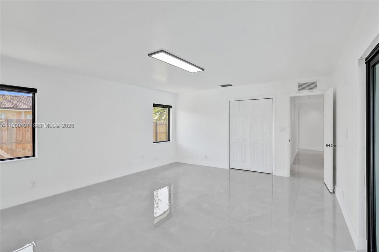 Real estate property located at 16653 Golfview Dr, Broward, Bonaventure Lakes 3rd Add, Weston, FL