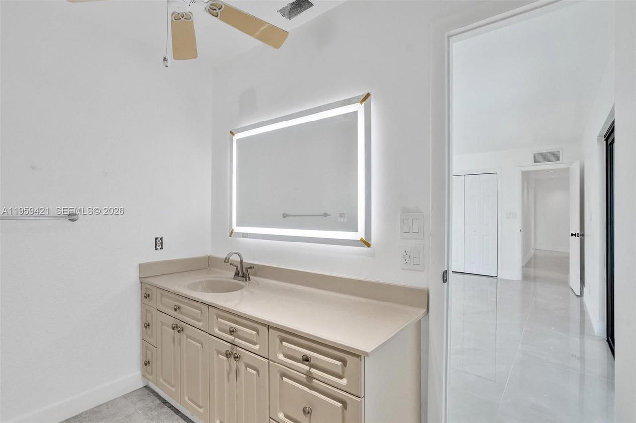 Real estate property located at 16653 Golfview Dr, Broward, Bonaventure Lakes 3rd Add, Weston, FL