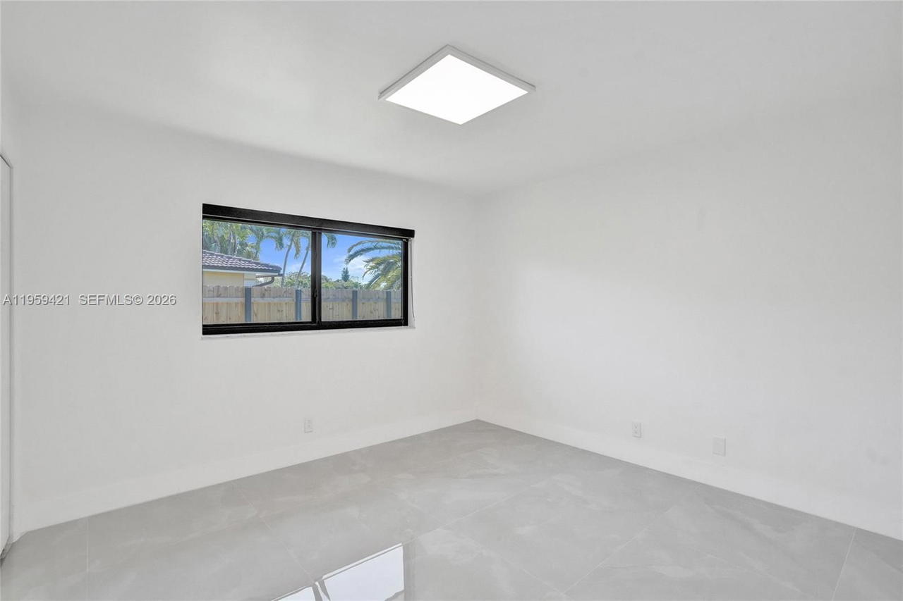 Real estate property located at 16653 Golfview Dr, Broward, Bonaventure Lakes 3rd Add, Weston, FL