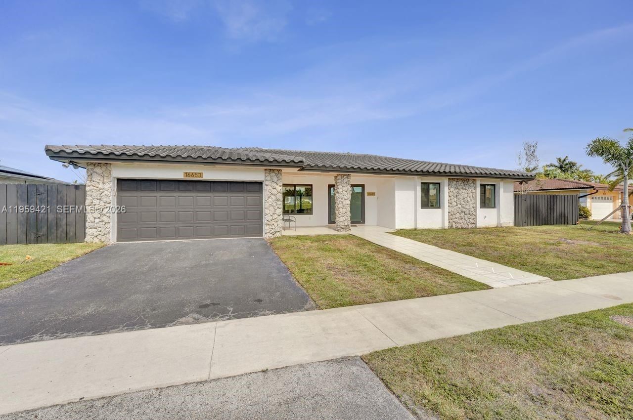 Real estate property located at 16653 Golfview Dr, Broward, Bonaventure Lakes 3rd Add, Weston, FL