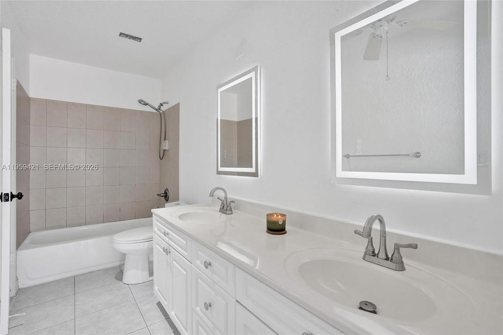 Real estate property located at 16653 Golfview Dr, Broward, Bonaventure Lakes 3rd Add, Weston, FL