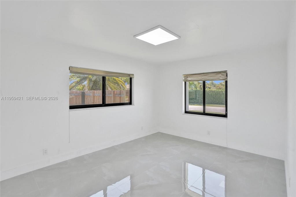 Real estate property located at 16653 Golfview Dr, Broward, Bonaventure Lakes 3rd Add, Weston, FL