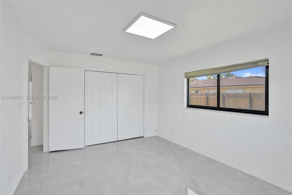 Real estate property located at 16653 Golfview Dr, Broward, Bonaventure Lakes 3rd Add, Weston, FL