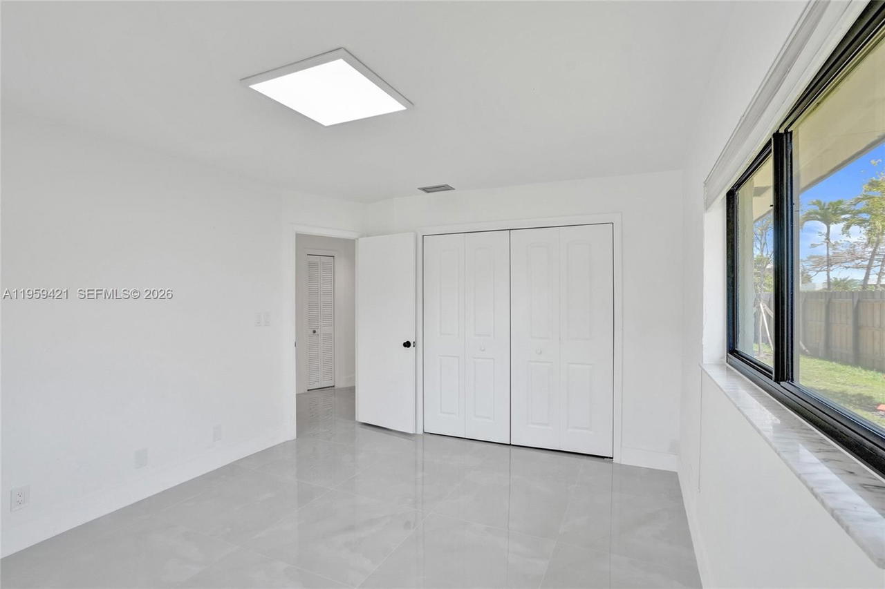 Real estate property located at 16653 Golfview Dr, Broward, Bonaventure Lakes 3rd Add, Weston, FL
