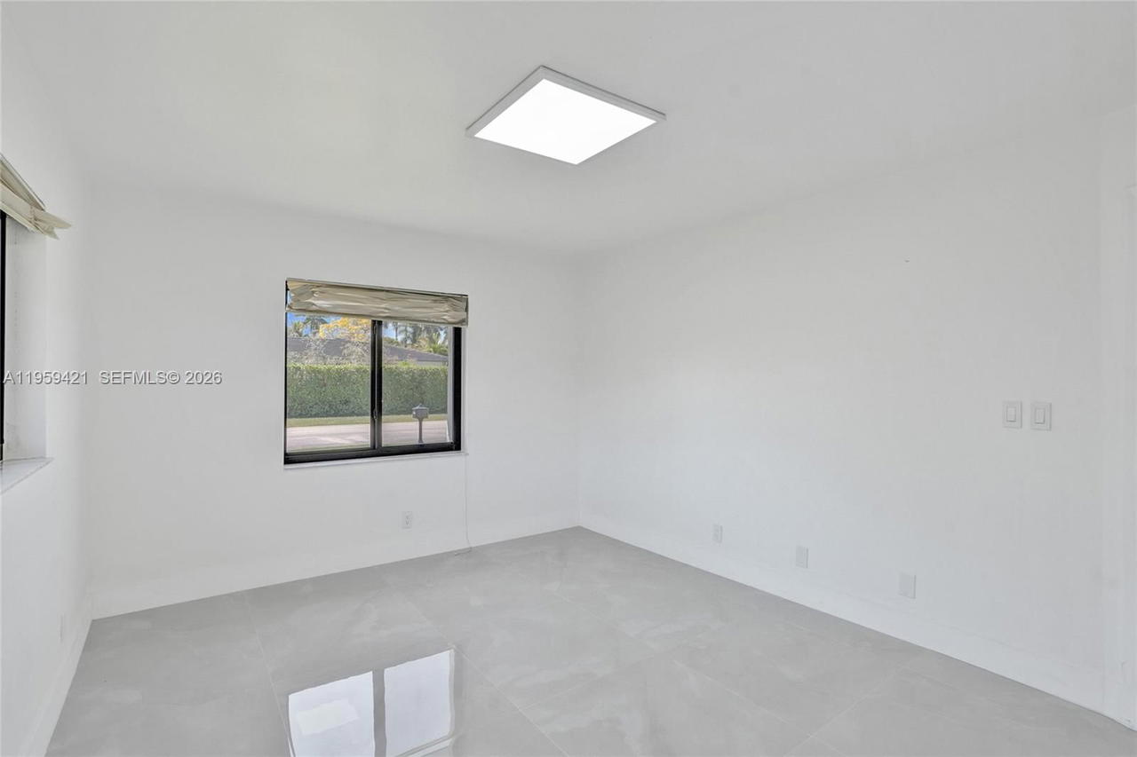Real estate property located at 16653 Golfview Dr, Broward, Bonaventure Lakes 3rd Add, Weston, FL