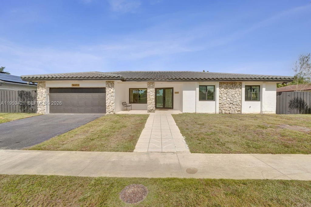 Real estate property located at 16653 Golfview Dr, Broward, Bonaventure Lakes 3rd Add, Weston, FL