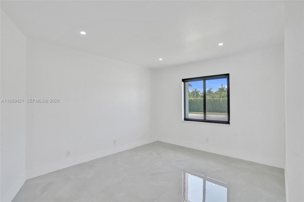 Real estate property located at 16653 Golfview Dr, Broward, Bonaventure Lakes 3rd Add, Weston, FL
