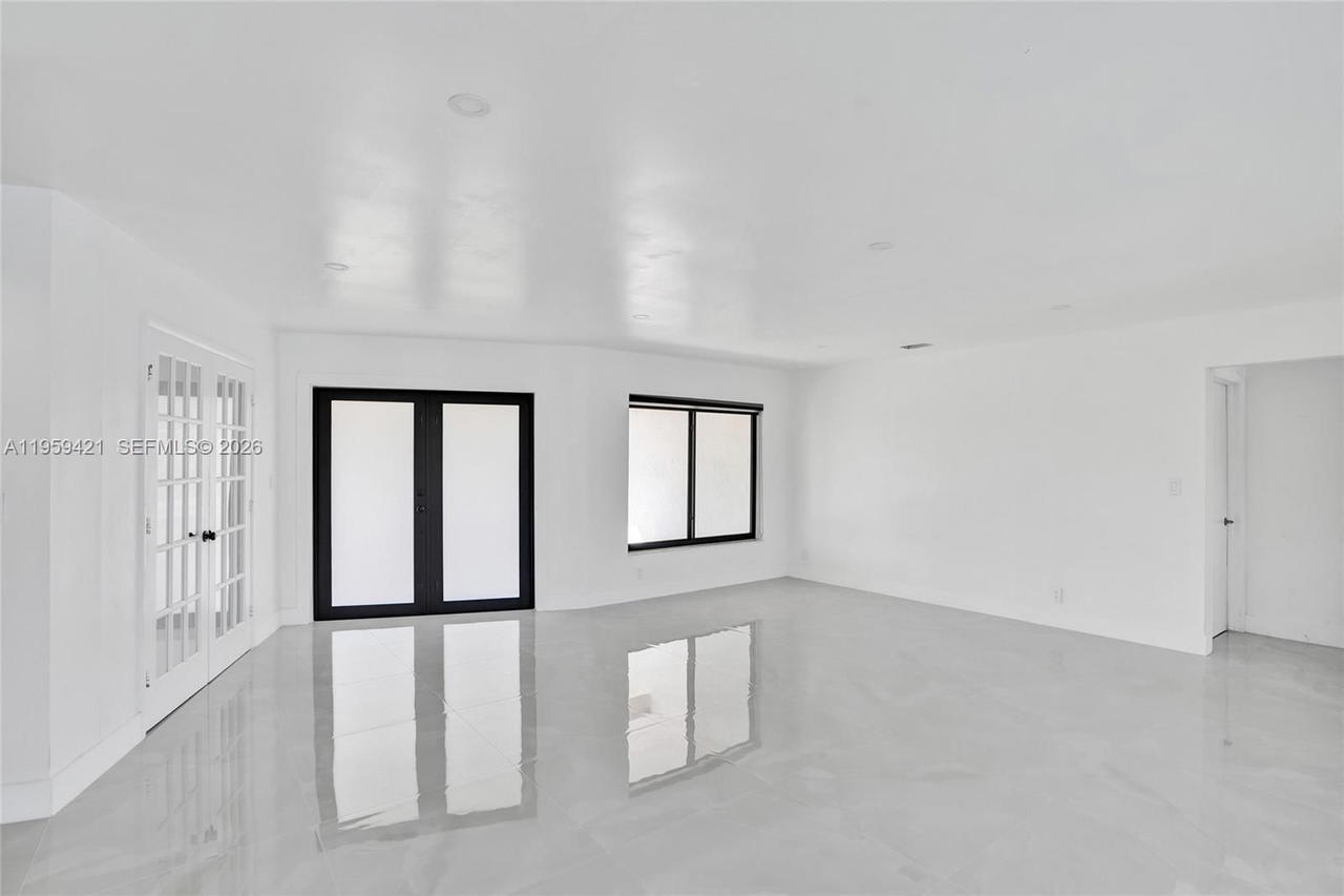 Real estate property located at 16653 Golfview Dr, Broward, Bonaventure Lakes 3rd Add, Weston, FL
