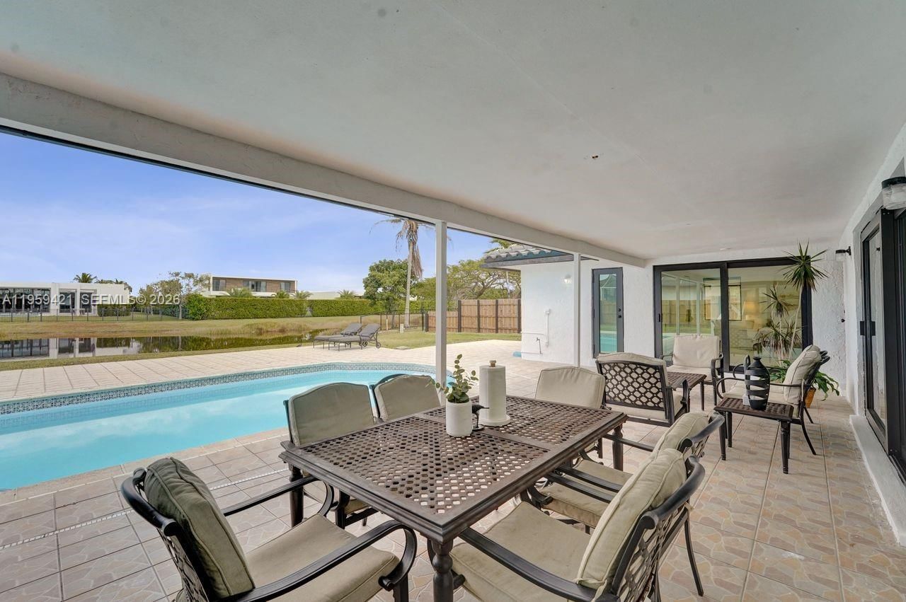 Real estate property located at 16653 Golfview Dr, Broward, Bonaventure Lakes 3rd Add, Weston, FL