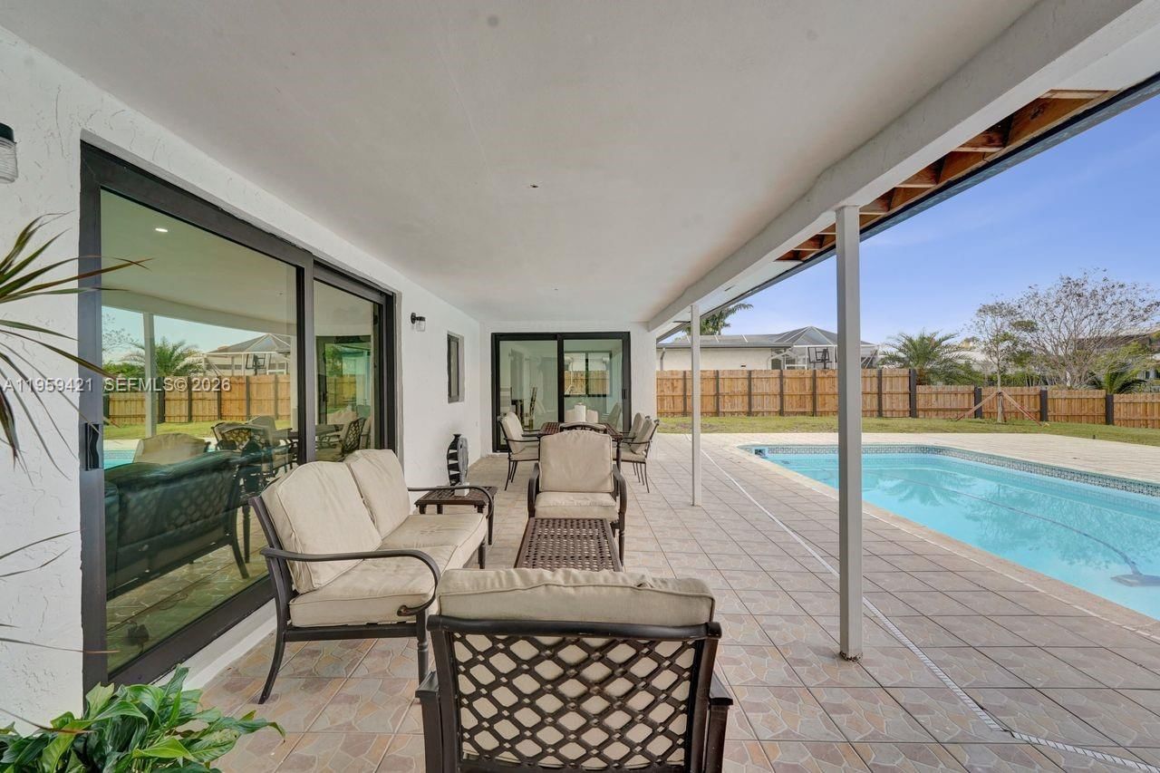 Real estate property located at 16653 Golfview Dr, Broward, Bonaventure Lakes 3rd Add, Weston, FL