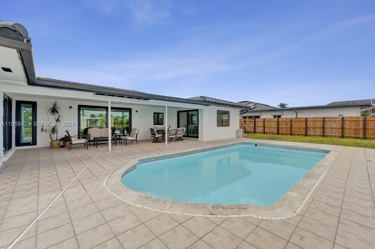 Real estate property located at 16653 Golfview Dr, Broward, Bonaventure Lakes 3rd Add, Weston, FL