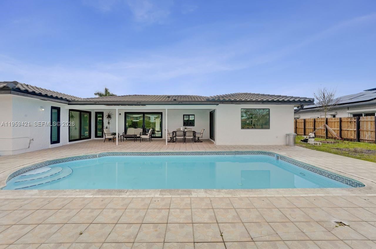 Real estate property located at 16653 Golfview Dr, Broward, Bonaventure Lakes 3rd Add, Weston, FL