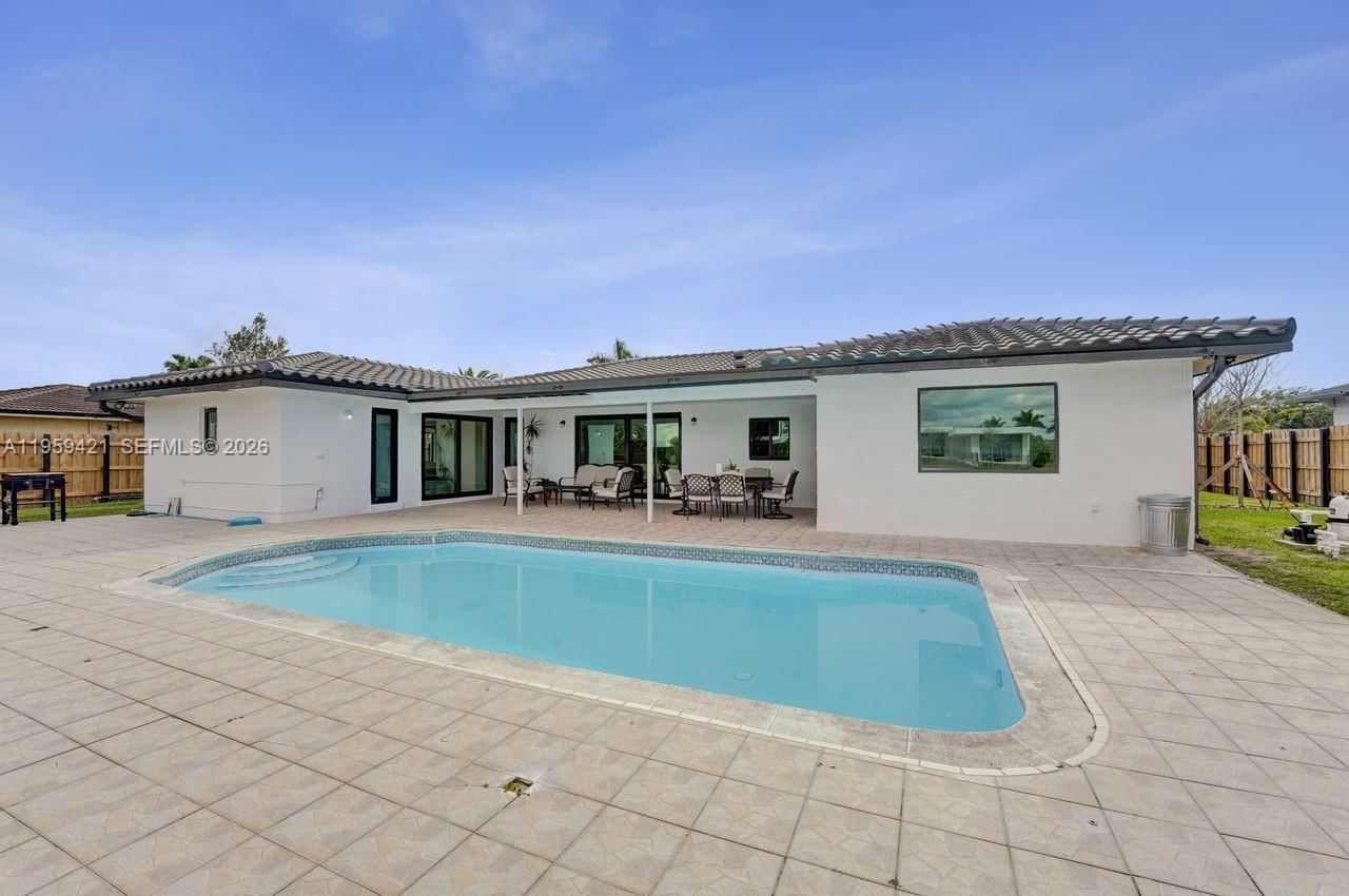 Real estate property located at 16653 Golfview Dr, Broward, Bonaventure Lakes 3rd Add, Weston, FL
