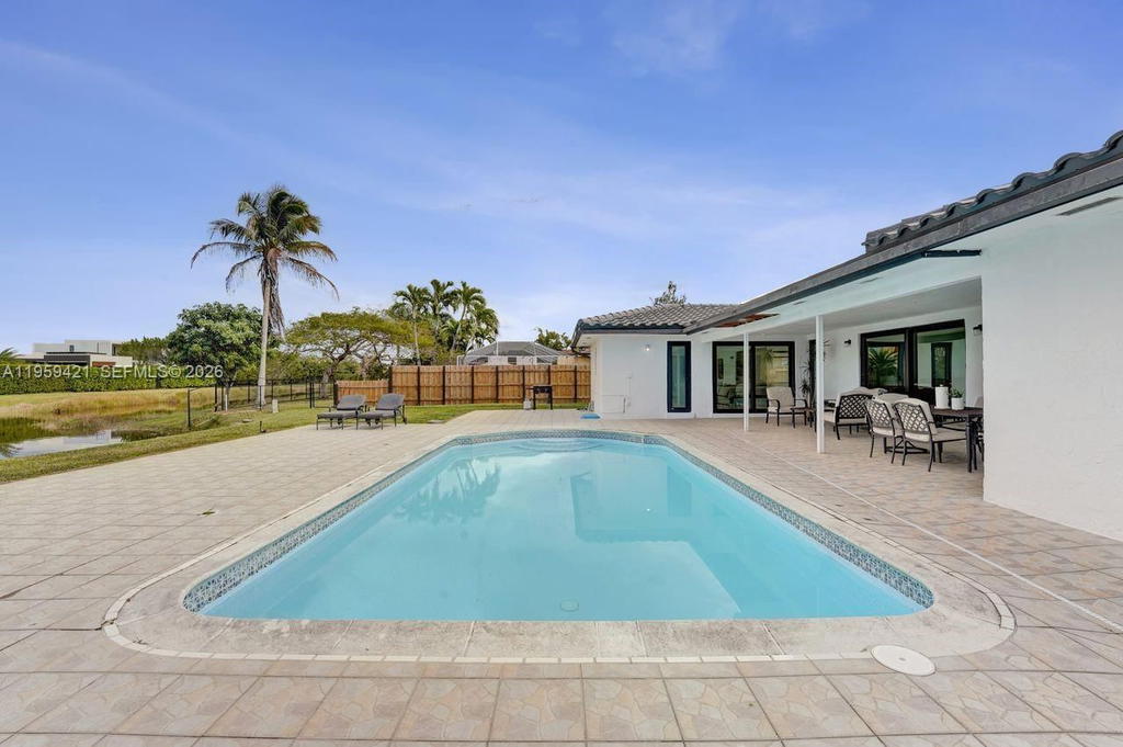 Real estate property located at 16653 Golfview Dr, Broward, Bonaventure Lakes 3rd Add, Weston, FL