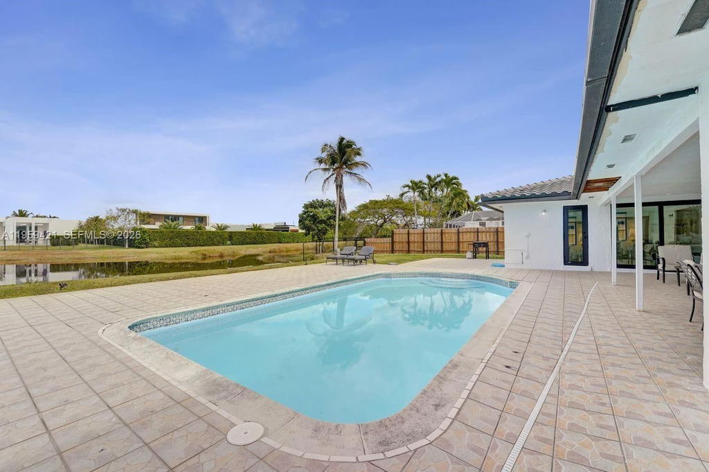 Real estate property located at 16653 Golfview Dr, Broward, Bonaventure Lakes 3rd Add, Weston, FL
