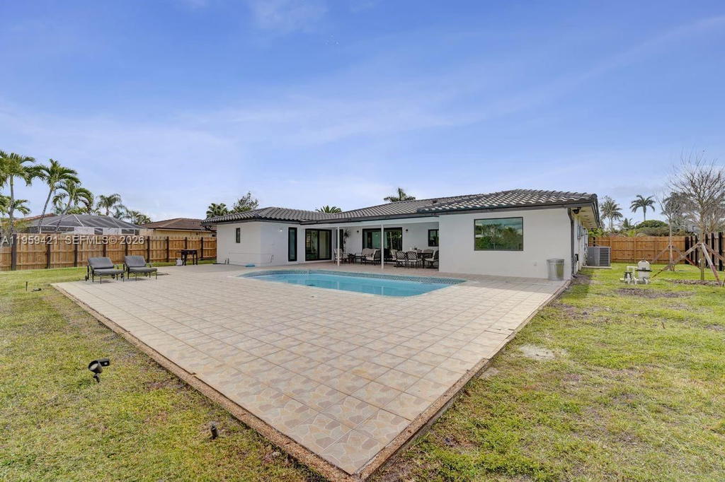 Real estate property located at 16653 Golfview Dr, Broward, Bonaventure Lakes 3rd Add, Weston, FL