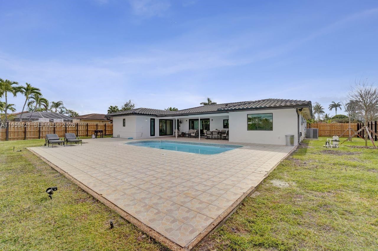 Real estate property located at 16653 Golfview Dr, Broward, Bonaventure Lakes 3rd Add, Weston, FL