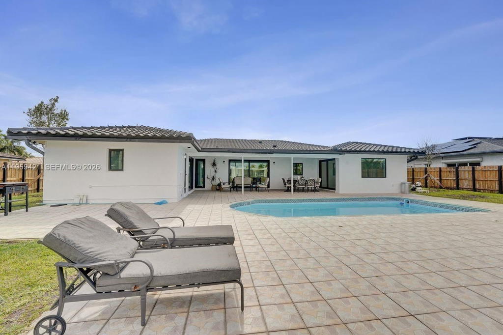 Real estate property located at 16653 Golfview Dr, Broward, Bonaventure Lakes 3rd Add, Weston, FL