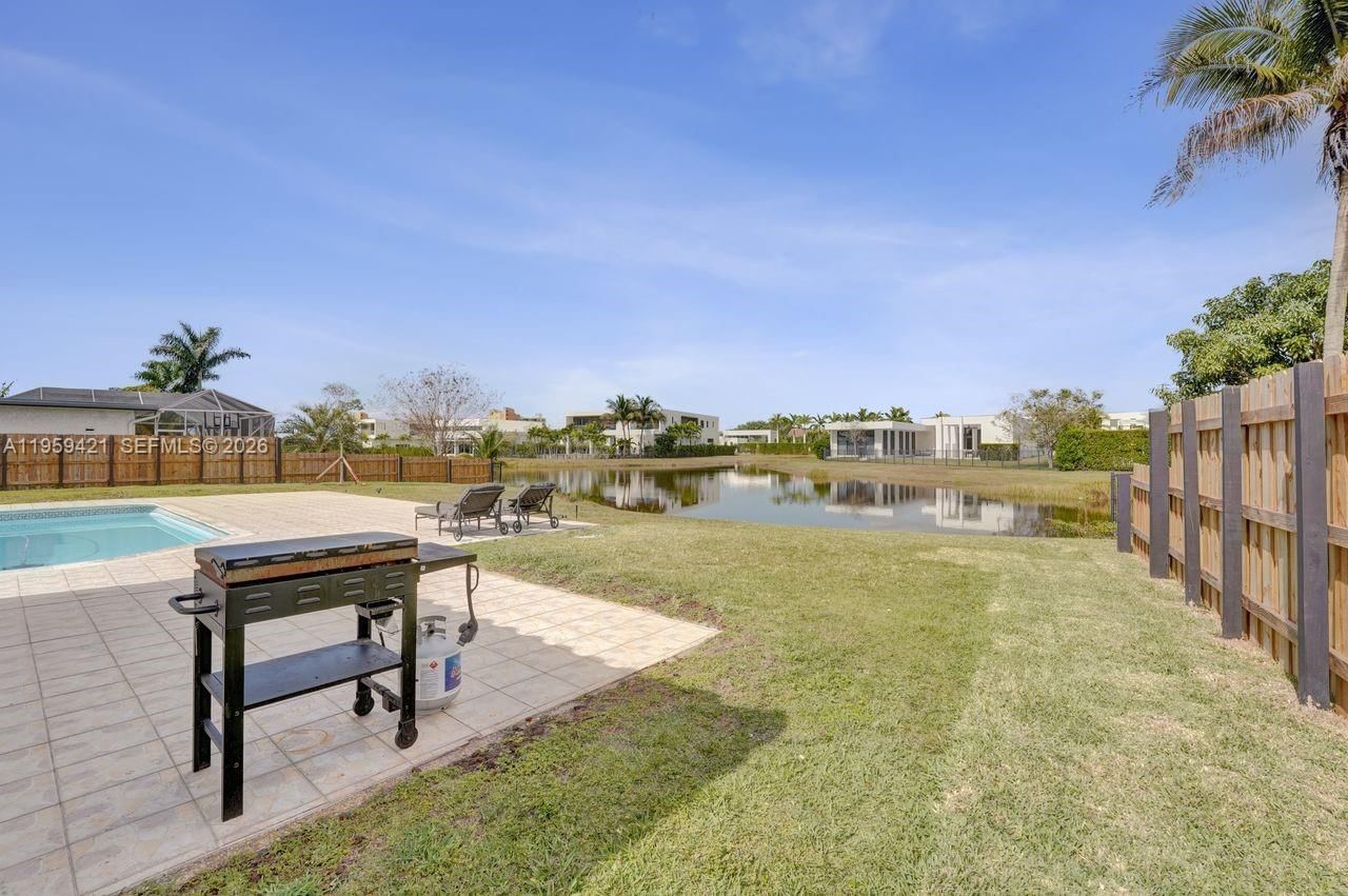 Real estate property located at 16653 Golfview Dr, Broward, Bonaventure Lakes 3rd Add, Weston, FL