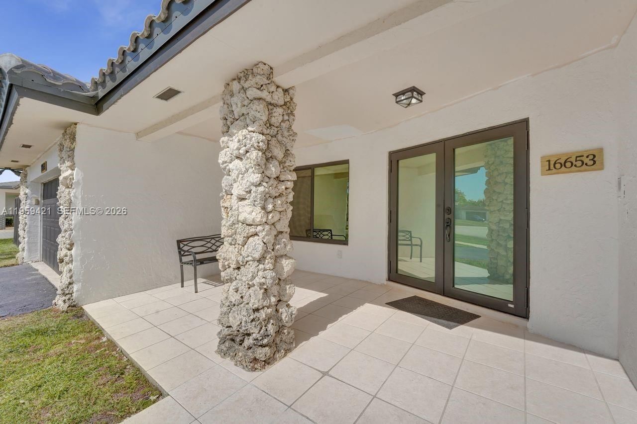 Real estate property located at 16653 Golfview Dr, Broward, Bonaventure Lakes 3rd Add, Weston, FL