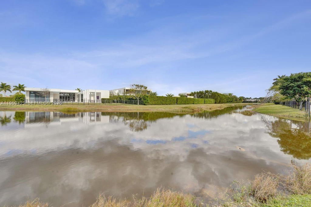 Real estate property located at 16653 Golfview Dr, Broward, Bonaventure Lakes 3rd Add, Weston, FL
