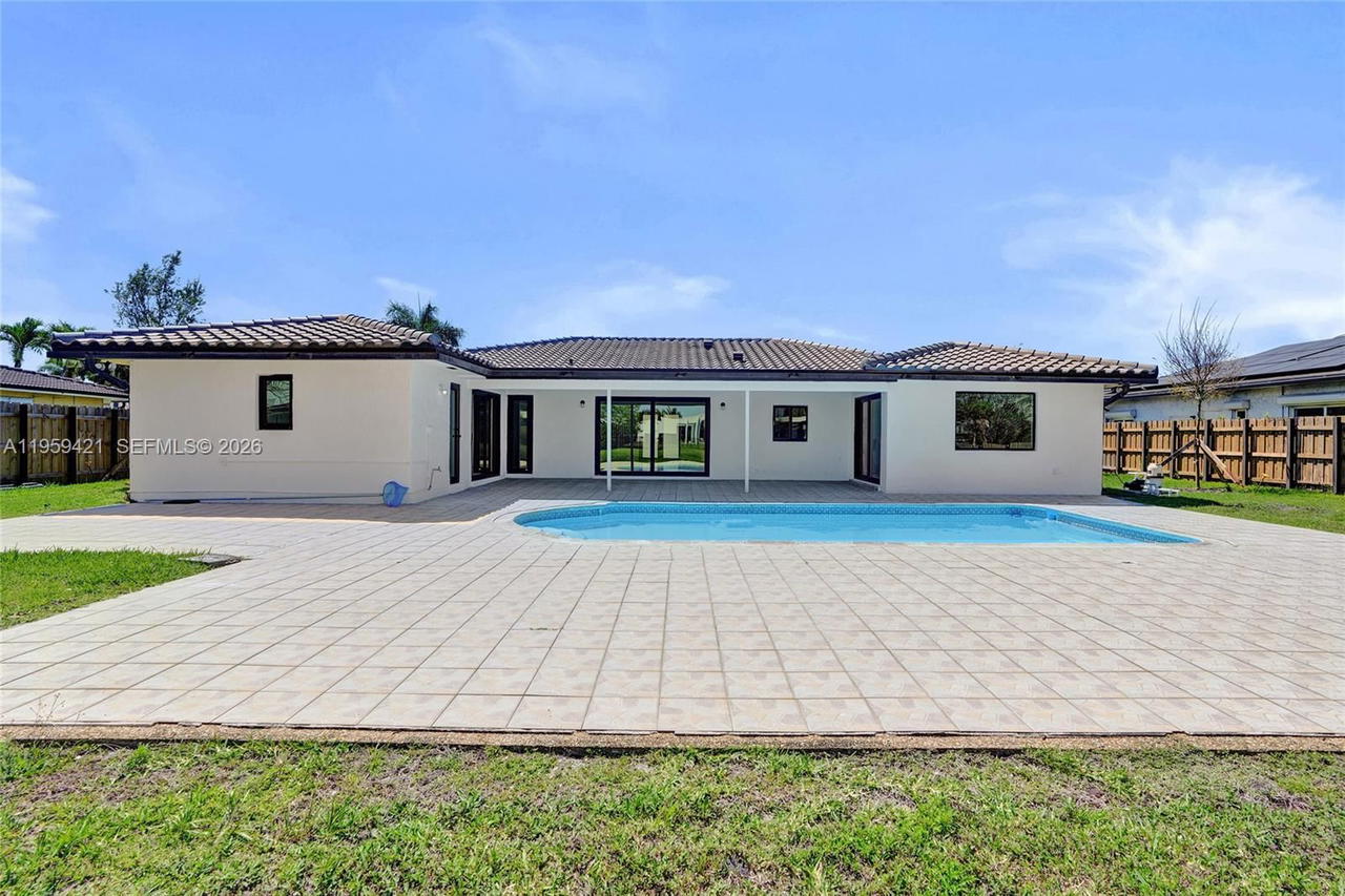 Real estate property located at 16653 Golfview Dr, Broward, Bonaventure Lakes 3rd Add, Weston, FL