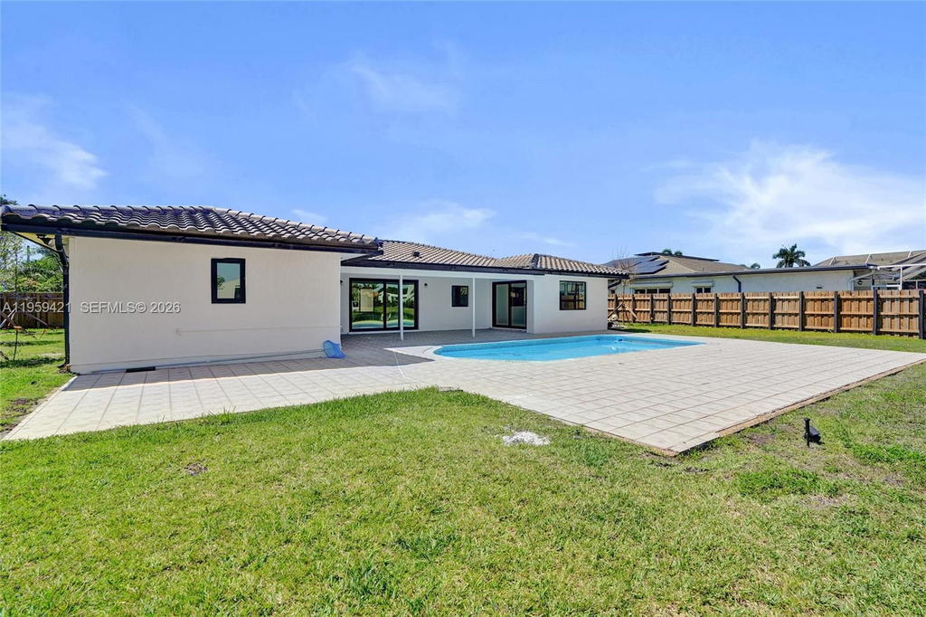 Real estate property located at 16653 Golfview Dr, Broward, Bonaventure Lakes 3rd Add, Weston, FL