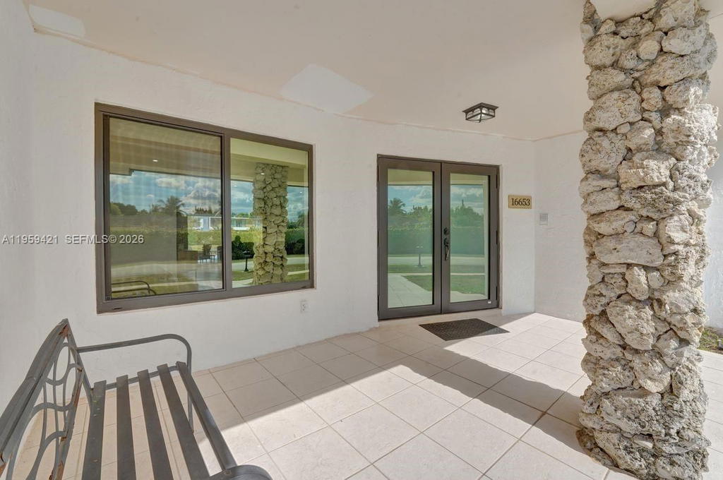 Real estate property located at 16653 Golfview Dr, Broward, Bonaventure Lakes 3rd Add, Weston, FL
