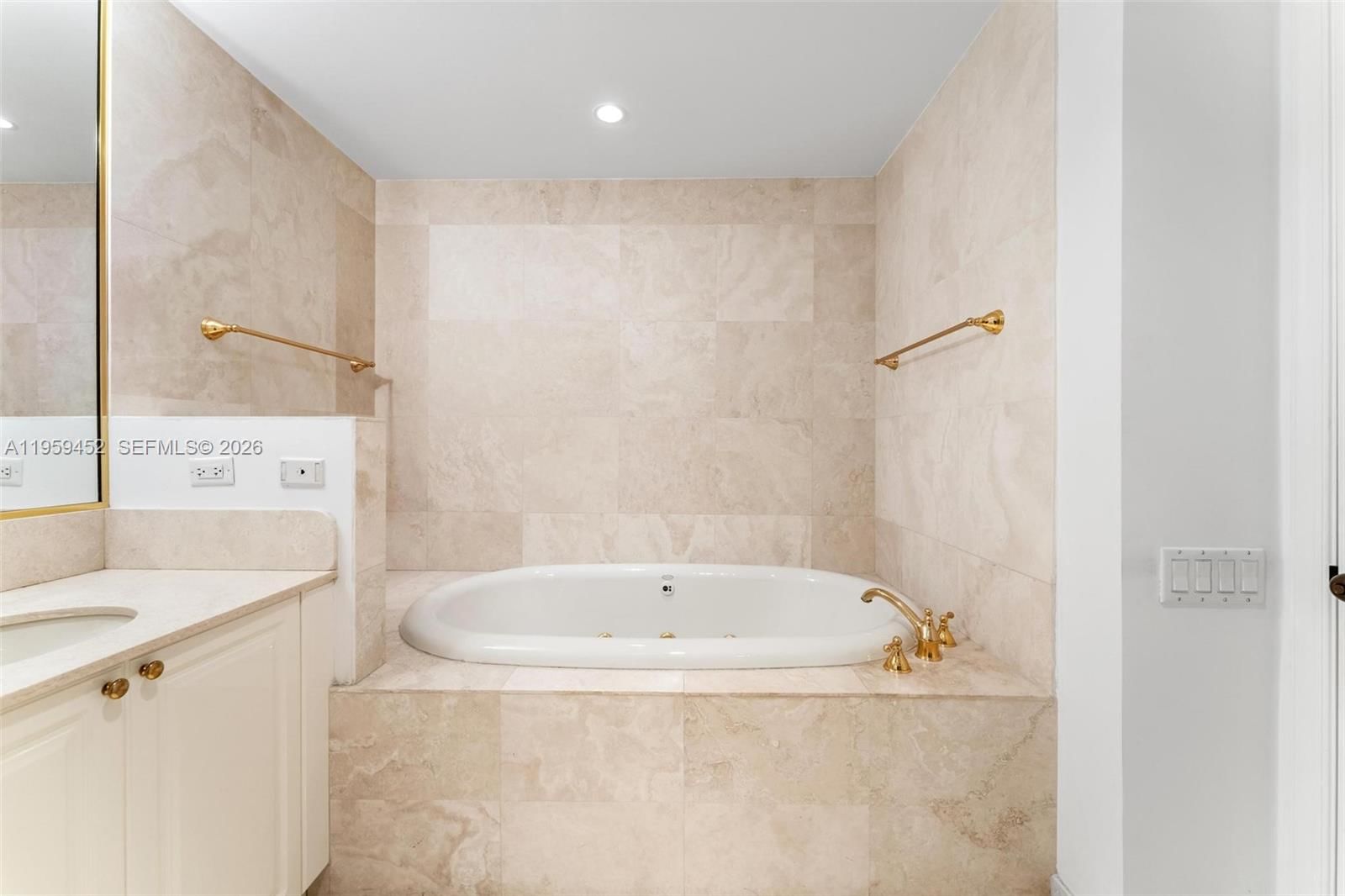 Real estate property located at 7600 Fisher Island Dr #7662, Miami-dade, 7600 Oceanside At Fisher, Miami Beach, FL