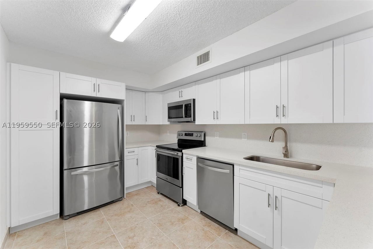 Real estate property located at 3150 Leewood Ter L124, Palm Beach, Lake Windwood Condo, Boca Raton, FL