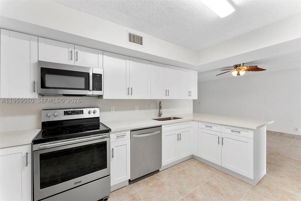 Real estate property located at 3150 Leewood Ter L124, Palm Beach, Lake Windwood Condo, Boca Raton, FL