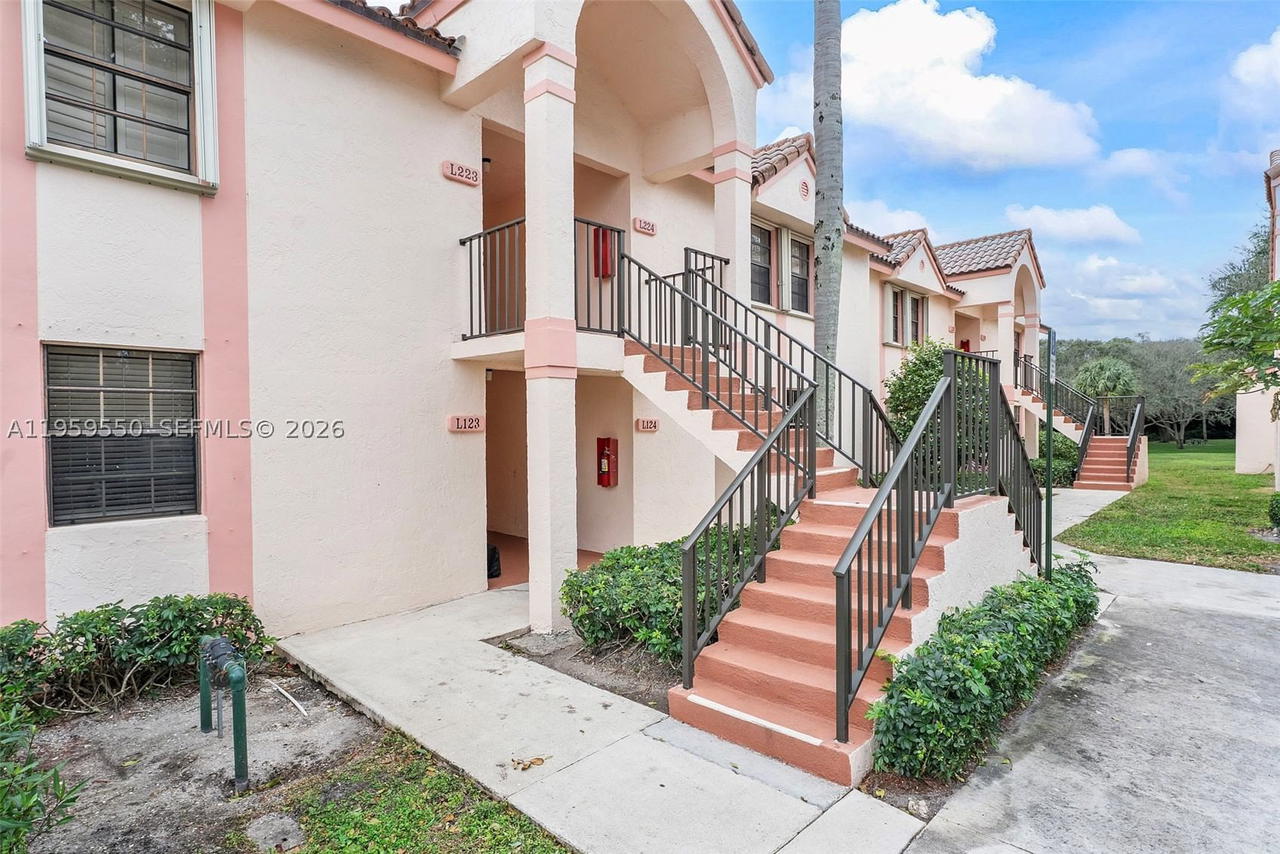 Real estate property located at 3150 Leewood Ter L124, Palm Beach, Lake Windwood Condo, Boca Raton, FL