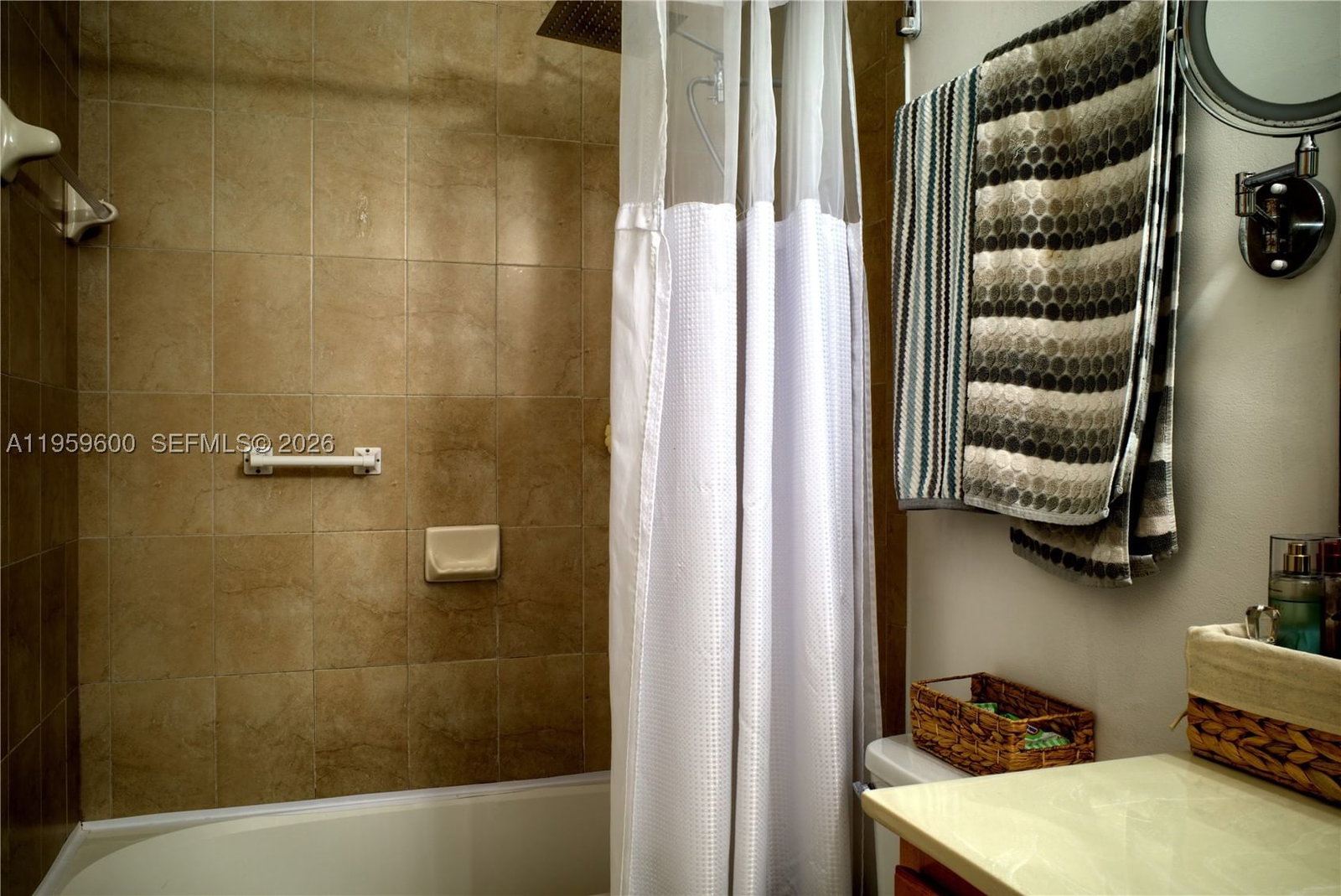 Real estate property located at 8915 35th Ave, Miami-dade, Bellagio Villas, Hialeah, FL