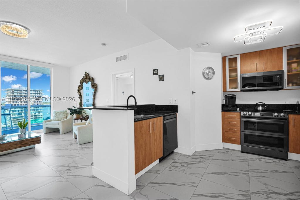 Real estate property located at 7910 Harbor Island Dr #1103, Miami-dade, 360 Condo B, North Bay Village, FL