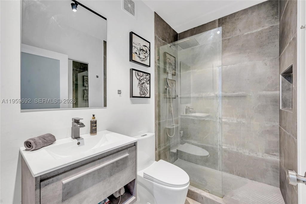 Real estate property located at 540 Brickell Key Dr #409, Miami-dade, Brickell Key Ii Condo, Miami, FL